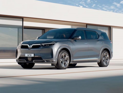 VinFast VF 9 Plus Trần thép / Trần kính